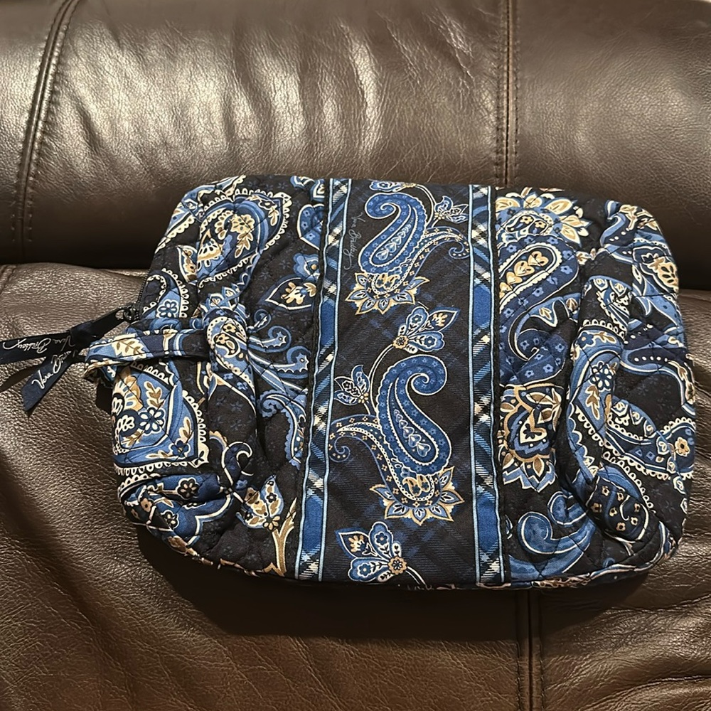 Vera Bradley cosmetic bag in amazing condition! Plastic lining.
